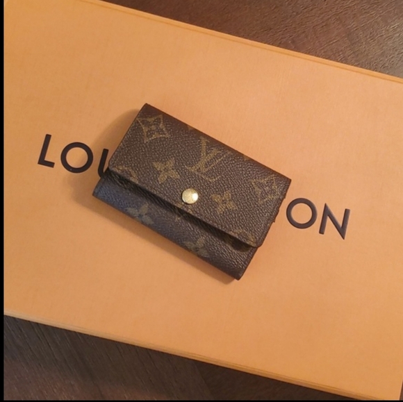 Louis Vuitton Monogram 6-key Holder with Original Dust Bag and Box - Picture 9 of 9